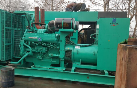 三门发电机组如何判断水冷式机油散热器内部是否需要清洗？